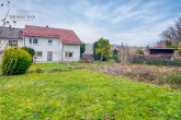 Wunderbar aufgeteiltes Familienhaus mit riesigem Gartengrundstück und Blick auf die Burg Stettenfels - Gartenansicht Haus