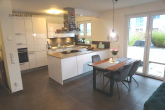 MODERNE 4-ZIMMER-WOHNUNG MIT GROSSEM GARTEN UND TG-STELLPLATZ - Wohn-/Esszimmer