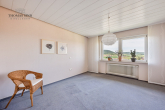 SCHÖNES EINFAMILIENHAUS MIT HANGGESCHOSS IN TOP AUSSICHTSLAGE VON MICHELBACH - EG: Schlafzimmer