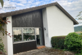 SCHÖNES EINFAMILIENHAUS MIT HANGGESCHOSS IN TOP AUSSICHTSLAGE VON MICHELBACH - Ansicht West mit Terrasse