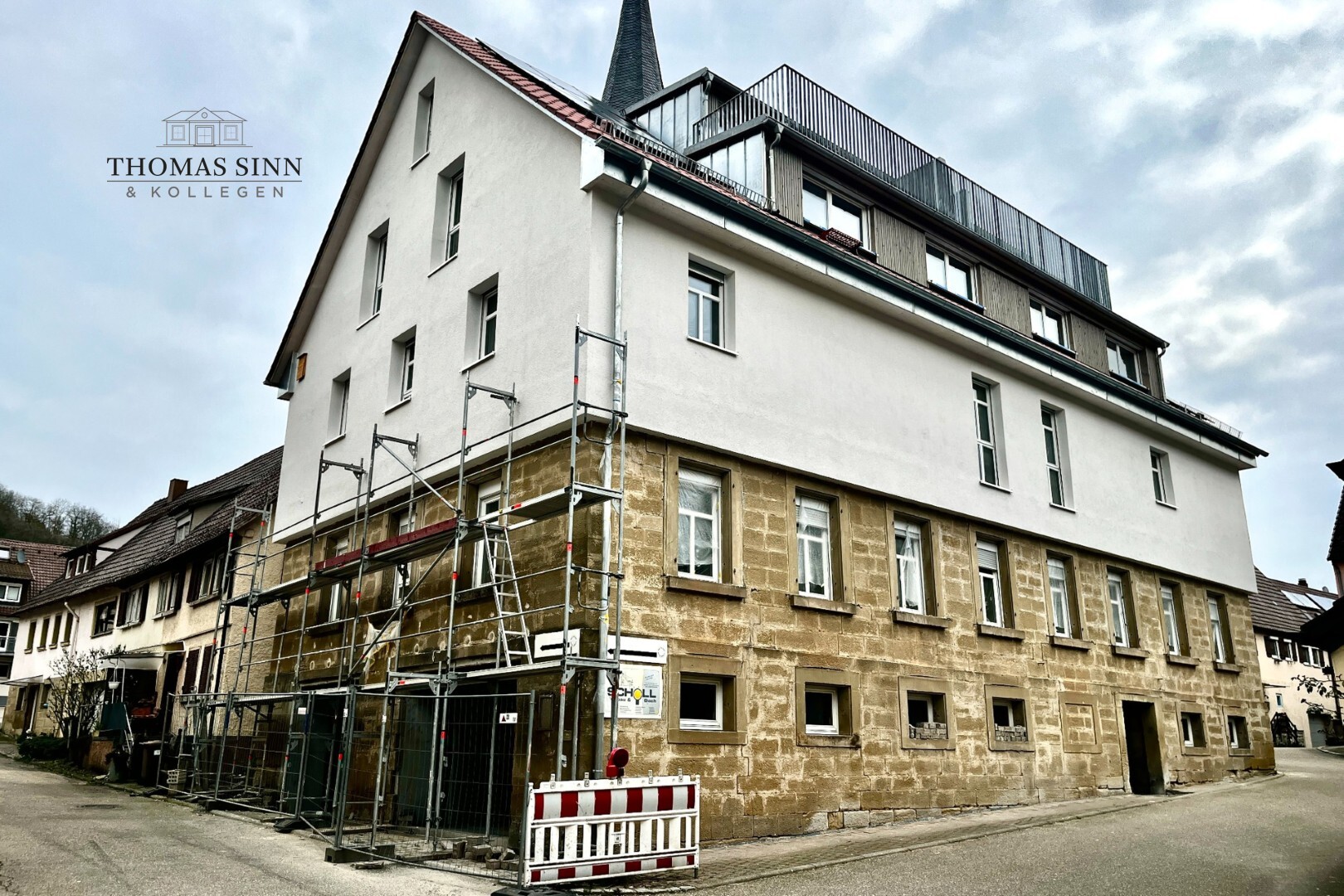 Großzügiges Wohnen auf zwei Ebenen – 5,5-Zimmer Maisonette Wohnung mit Dachterrasse & Fachwerk - Photo 4