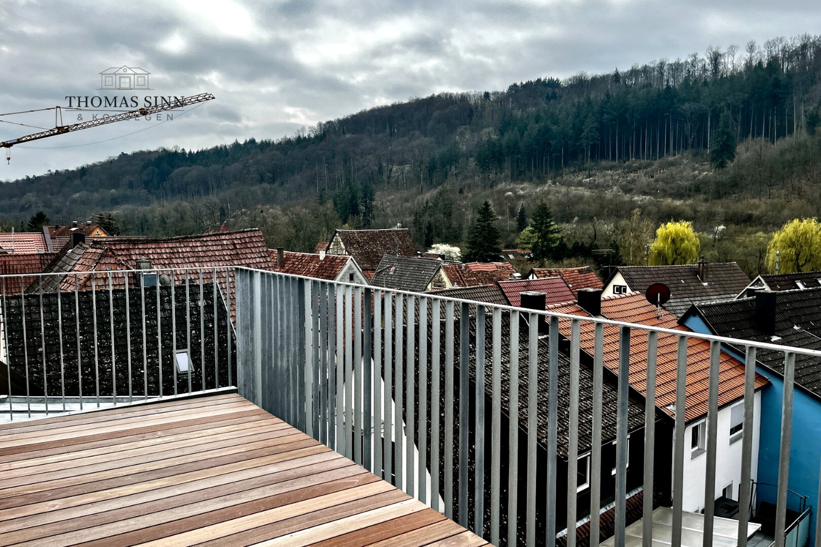 Großzügiges Wohnen auf zwei Ebenen – 5,5-Zimmer Maisonette Wohnung mit Dachterrasse & Fachwerk - Photo 2