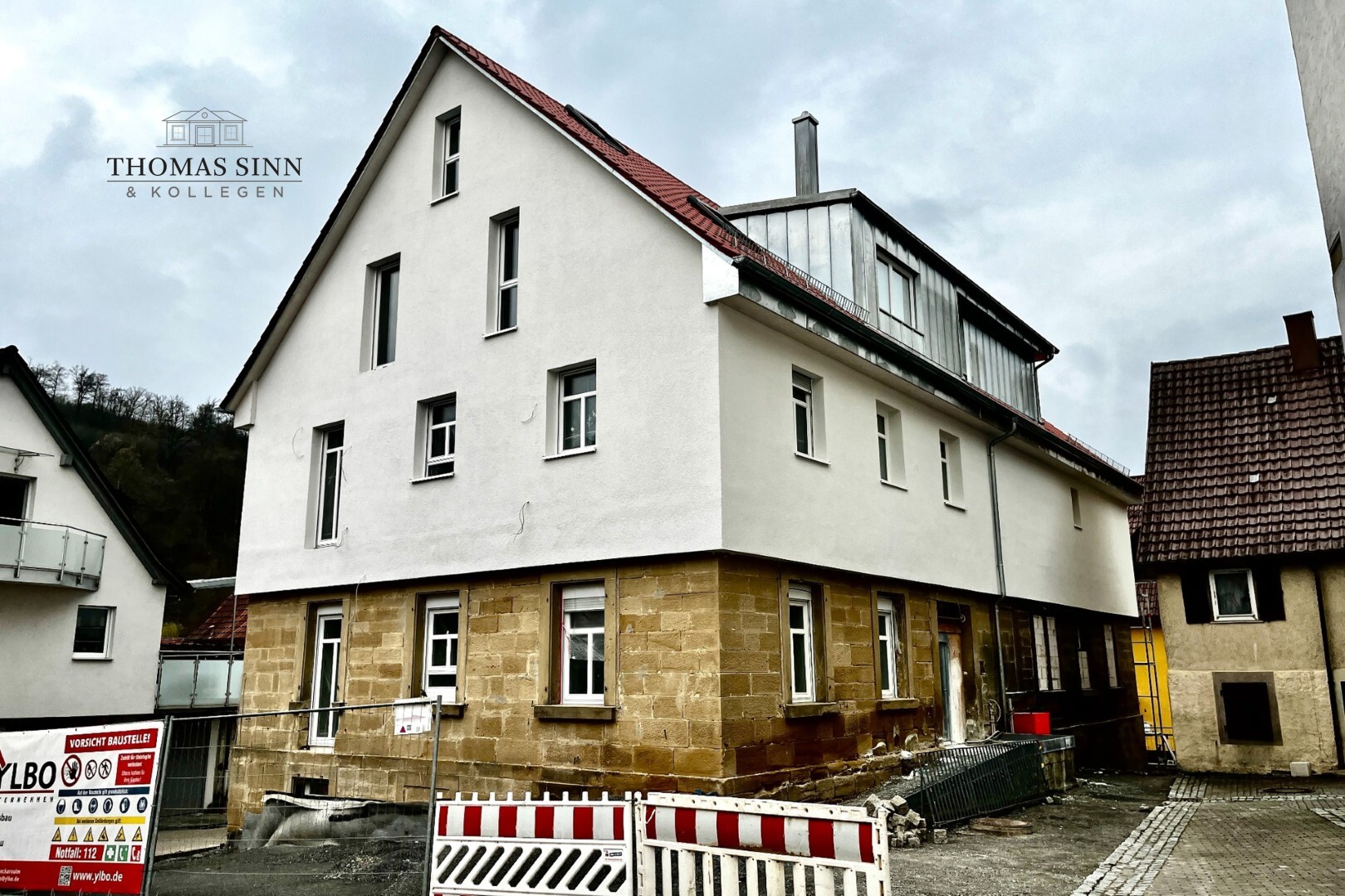 Großzügiges Wohnen auf zwei Ebenen – 5,5-Zimmer Maisonette Wohnung mit Dachterrasse & Fachwerk - Photo 3
