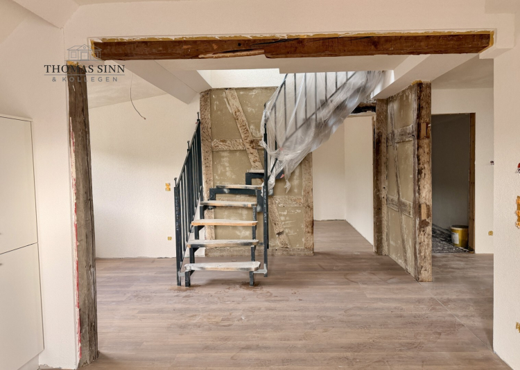 Großzügiges Wohnen auf zwei Ebenen – 5,5-Zimmer Maisonette Wohnung mit Dachterrasse & Fachwerk 74670 Forchtenberg / Sindringen