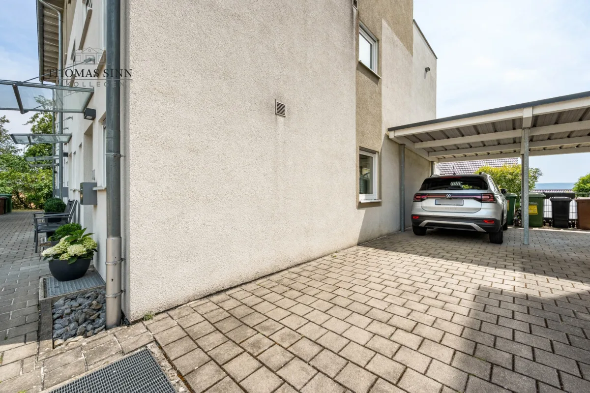Carport mit Außenstellplatz
