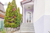SCHÖNES EINFAMILIENHAUS MIT GROSSEM GRUNDSTÜCK - SOFORT FREI! - Hauseingang