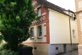 ALTBAU DHH MIT KLINKERFASSADE IN RUHIGER WOHNLAGE - Straßenansicht