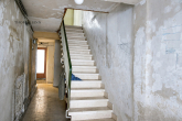 EG: Treppenhaus zu den Wohnungen