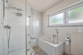 WUNDERBAR GESCHNITTENES DOPPELHAUS IN GUTER WOHNLAGE - SOFOET FREI! - OG: Badezimmer