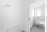 NEUABU - Exklusive Doppelhaushälfte mit Garage, Stellplatz und Balkon im Neubaugebiet "Hühnlesäcker" - OG: Gäste-WC