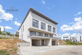 NEUABU - Exklusive Doppelhaushälfte mit Garage, Stellplatz und Balkon im Neubaugebiet "Hühnlesäcker" - Straßenansicht