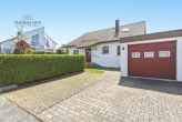 Gepflegtes Einfamilienhaus mit Garage und Option zum Zweifamilienhaus für Ihre Familie - Hofeinfahrt