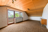 Gepflegtes Einfamilienhaus mit Garage und Option zum Zweifamilienhaus für Ihre Familie - DG: großes Schlafzimmer oder Wohnzimmer