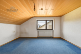 Gepflegtes Einfamilienhaus mit Garage und Option zum Zweifamilienhaus für Ihre Familie - DG: Schlafzimmer