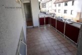 Kleine, renovierungsbedürftige 2,5-3 Zimmer Wohnung mit großem Balkon in urbaner Stadtlage - Balkon