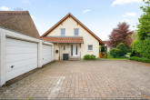 NEUWERTIGES EINFAMILIENHAUS IN 2. REIHE MIT TOLLEM GARTEN UND BESTEN ENERGIEWERTEN! - Hausansicht
