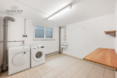 NEUWERTIGES EINFAMILIENHAUS IN 2. REIHE MIT TOLLEM GARTEN UND BESTEN ENERGIEWERTEN! - UG: Waschküche