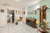 5,5-Zi.-MAISONETTE-WOHNUNG MIT REIHENHAUS-CHARAKTER IM RUHIGEM WOHNGEBIET - 2 STELLPLÄTZE - BALKON - 1. OG Diele