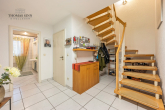 5,5-Zi.-MAISONETTE-WOHNUNG MIT REIHENHAUS-CHARAKTER IM RUHIGEM WOHNGEBIET - 2 STELLPLÄTZE - BALKON - 1. OG Diele