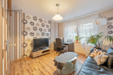5,5-Zi.-MAISONETTE-WOHNUNG MIT REIHENHAUS-CHARAKTER IM RUHIGEM WOHNGEBIET - 2 STELLPLÄTZE - BALKON - 1. OG: Büro/Gästezimmer