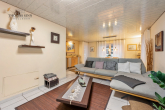 5,5-Zi.-MAISONETTE-WOHNUNG MIT REIHENHAUS-CHARAKTER IM RUHIGEM WOHNGEBIET - 2 STELLPLÄTZE - BALKON - 1. OG: Wohn-/Esszimmer