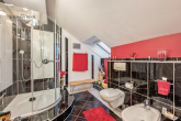 5,5-Zi.-MAISONETTE-WOHNUNG MIT REIHENHAUS-CHARAKTER IM RUHIGEM WOHNGEBIET - 2 STELLPLÄTZE - BALKON - DG Bad
