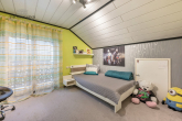 5,5-Zi.-MAISONETTE-WOHNUNG MIT REIHENHAUS-CHARAKTER IM RUHIGEM WOHNGEBIET - 2 STELLPLÄTZE - BALKON - DG Kinderzimmer