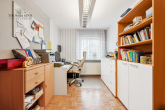 SCHÖNES EINFAMILIENHAUS MIT KLINKERFASSADE UND FANTASTISCHEM GRUNDSTÜCK AN DIREKTER WIESENRANDLAGE! - EG: Kinderzimmer 1