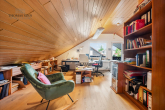 SCHÖNES EINFAMILIENHAUS MIT KLINKERFASSADE UND FANTASTISCHEM GRUNDSTÜCK AN DIREKTER WIESENRANDLAGE! - DG: Wohnzimmer (aktuell Büro)