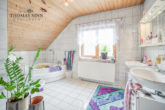 Gepflegtes Einfamilienhaus in Hanglage mit fantastischem Blick ins Kochertal - OG: Bad