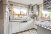 Gepflegtes Einfamilienhaus in Hanglage mit fantastischem Blick ins Kochertal - EG: Küche