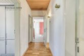 Renovierungsbedürftiges 1-2 Familienhaus mit Ausbaupotential und schönem Garten - EG: Flur