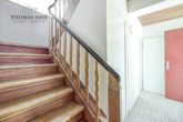 Renovierungsbedürftiges 1-2 Familienhaus mit Ausbaupotential und schönem Garten - Treppenhaus ins OG