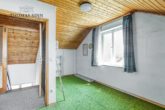 Renovierungsbedürftiges 1-2 Familienhaus mit Ausbaupotential und schönem Garten - DG: Zimmer