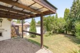Renovierungsbedürftiges 1-2 Familienhaus mit Ausbaupotential und schönem Garten - Terrasse hinter dem Haus