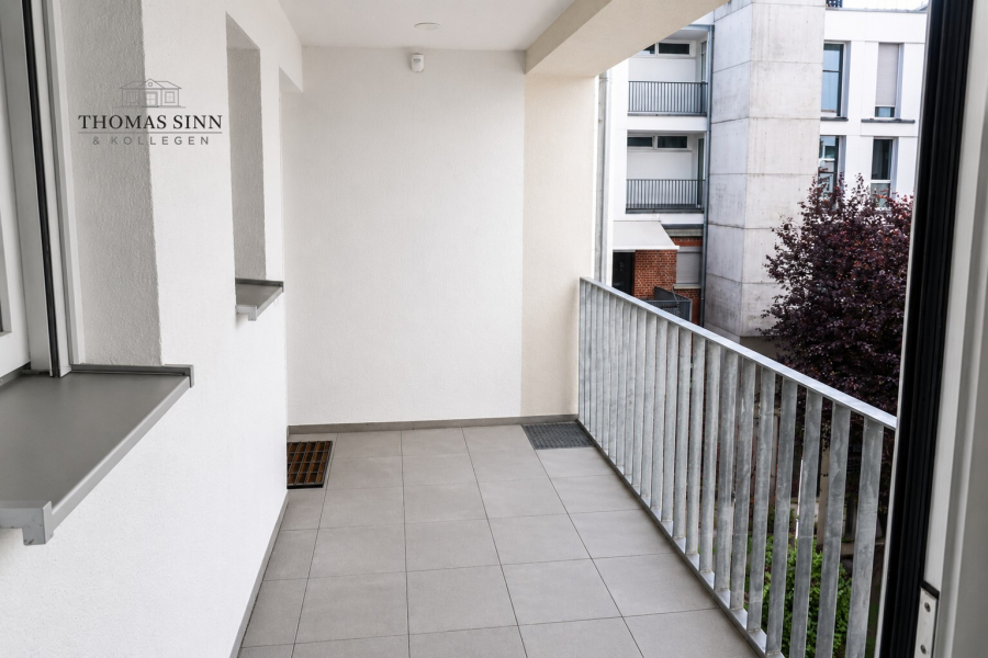 Privater Eingangsflur nutzbar als Loggia/Balkon