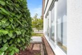 Reihen-Endhaus mit Terrasse und Balkon 2 Bäder - 4 Kfz.-Stellplätze Gute Lage - schöner Garten - EG: Garten