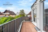 Reihen-Endhaus mit Terrasse und Balkon 2 Bäder - 4 Kfz.-Stellplätze Gute Lage - schöner Garten - OG: Balkon
