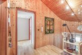 Freistehendes Einfamilienhaus mit liebevoller Gartenoase in ruhiger Wohnlage - DG: Treppenhaus