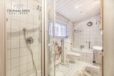 Freistehendes Einfamilienhaus mit liebevoller Gartenoase in ruhiger Wohnlage - DG: Badezimmer