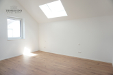 NEUBAU - MODERNE DOPPELHAUSHÄLFTE MIT LOGGIA UND 2 STELLPLÄTZEN IM NEUBAUGEBIET - DG: Schlafzimmer