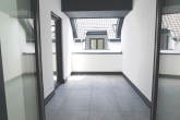 NEUBAU - MODERNE DOPPELHAUSHÄLFTE MIT LOGGIA UND 2 STELLPLÄTZEN IM NEUBAUGEBIET - DG: Loggia
