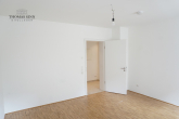 2,5-ZIMMER-HOCHPATERRE-WOHNUNG IM SANIERTEN ALTBAU - CHARMANT - NEUWERTIG - ZENTRAL - Wohnzimmer