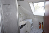SCHÖNE 2 ZIMMER DG-WOHNUNG MIT TOLLER TERRASSE IN BESTER WOHNLAGE - Badezimmer
