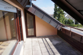 SCHÖNE 2 ZIMMER DG-WOHNUNG MIT TOLLER TERRASSE IN BESTER WOHNLAGE - Terrasse