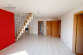 GEPFLEGTE 2,5-ZIMMER-DG-WOHNUNG MIT WOHNLICH AUSGEBAUTER BÜHNE - TG-STELLPLATZ - AUSSENSTELLPLATZ - Wohn-/Esszimmer