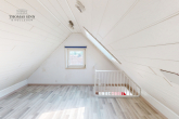 GEPFLEGTE 2,5-ZIMMER-DG-WOHNUNG MIT WOHNLICH AUSGEBAUTER BÜHNE - TG-STELLPLATZ - AUSSENSTELLPLATZ - DG-Ausbau Raum
