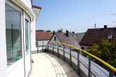 GEPFLEGTE 2,5-ZIMMER-DG-WOHNUNG MIT WOHNLICH AUSGEBAUTER BÜHNE - TG-STELLPLATZ - AUSSENSTELLPLATZ - Dachterrasse