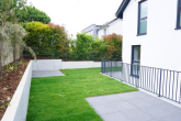 NEUBAU - MODERNE DOPPELHAUSHÄLFTE MIT GARTEN UND 2 STELLPLÄTZEN IM NEUBAUGEBIET - Garten