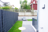 NEUBAU - MODERNE DOPPELHAUSHÄLFTE MIT GARTEN UND 2 STELLPLÄTZEN IM NEUBAUGEBIET - Garten